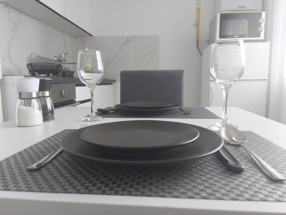 Nikola Ns2 Apartment โนวีซาด ภายนอก รูปภาพ
