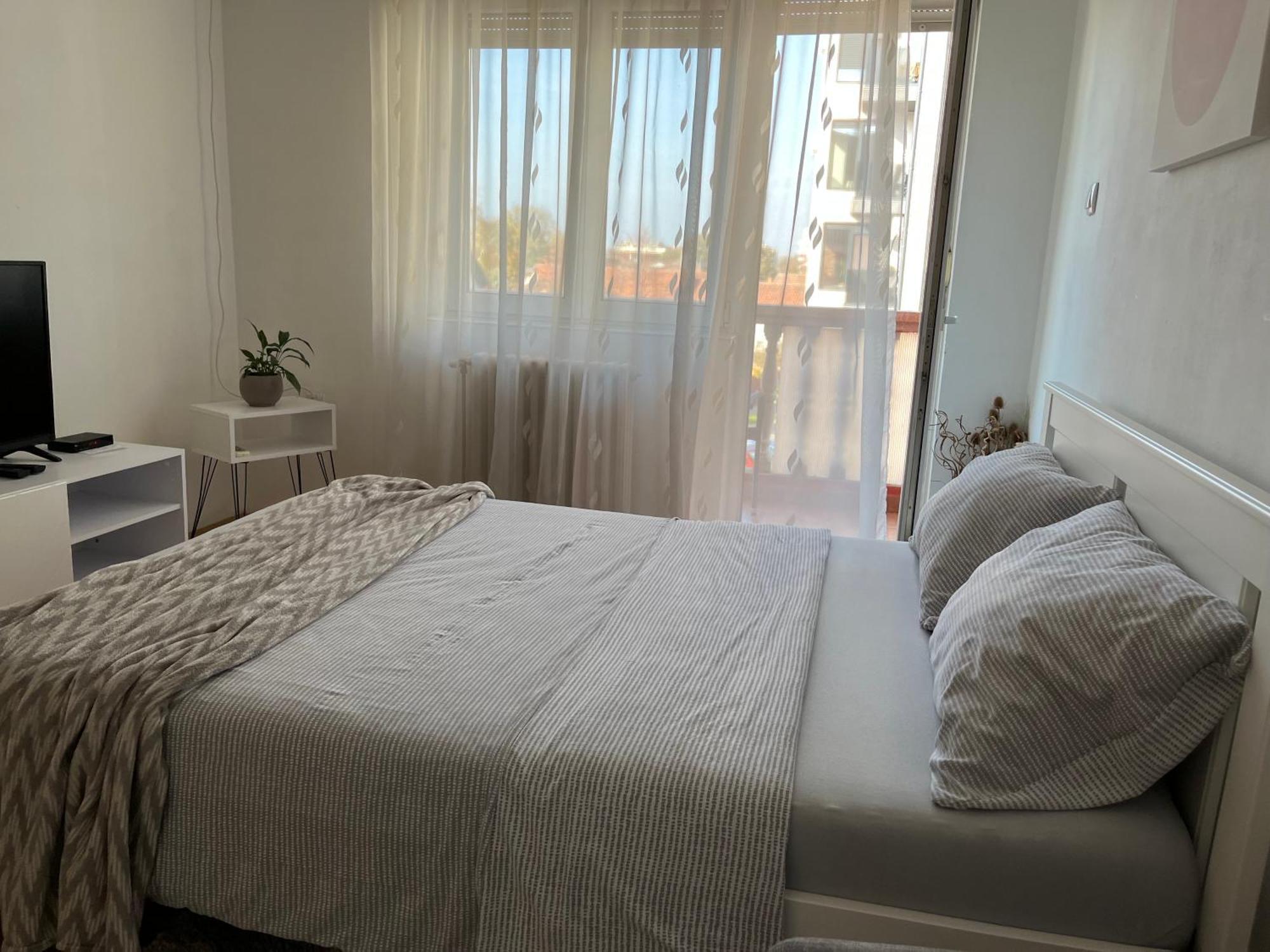 Nikola Ns2 Apartment โนวีซาด ภายนอก รูปภาพ